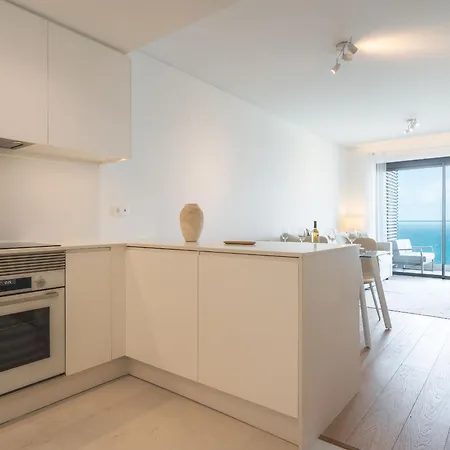 Glamorous By Atlantic Apartment